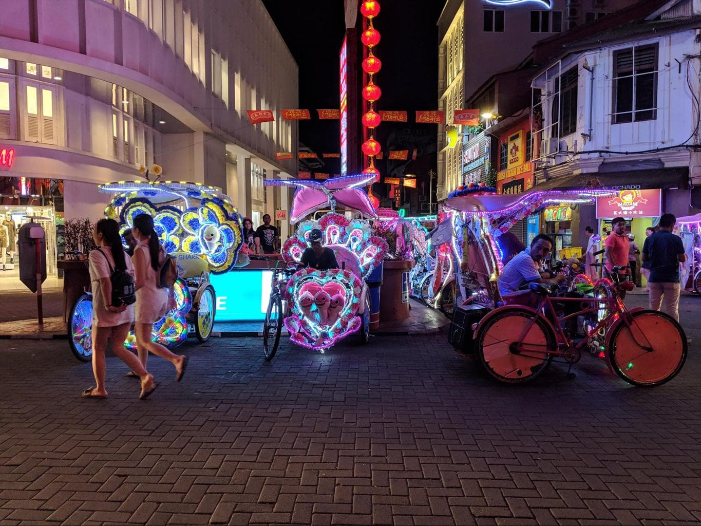 Jonker Street at night