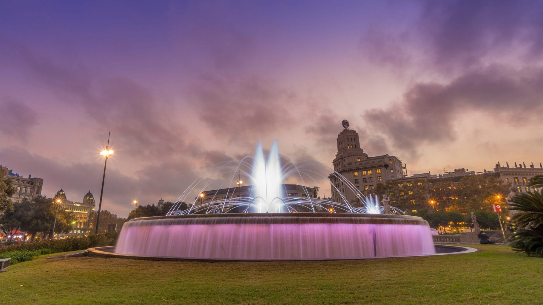 Placa Catalunya fountain