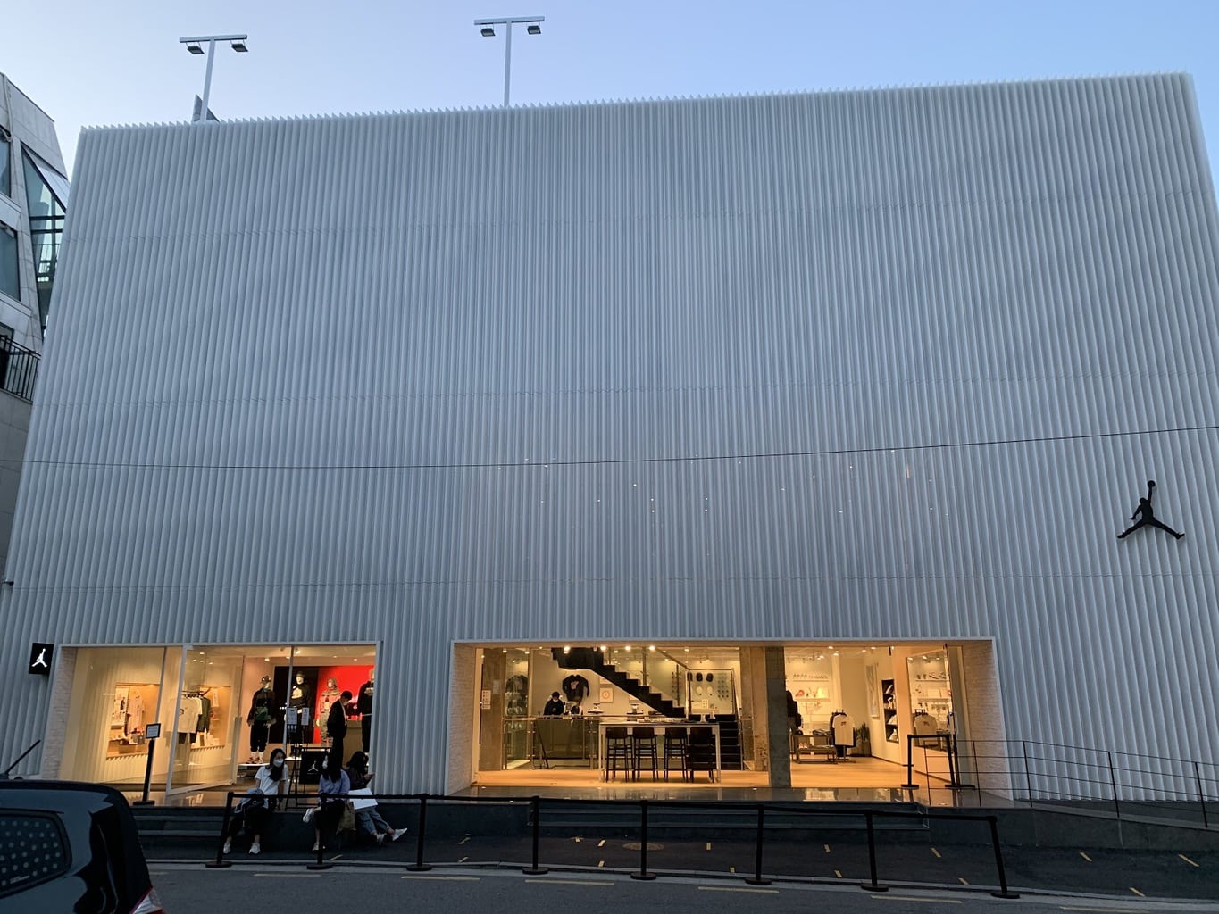 Premium and minimalist shopping in Apgujeong Rodeo Street