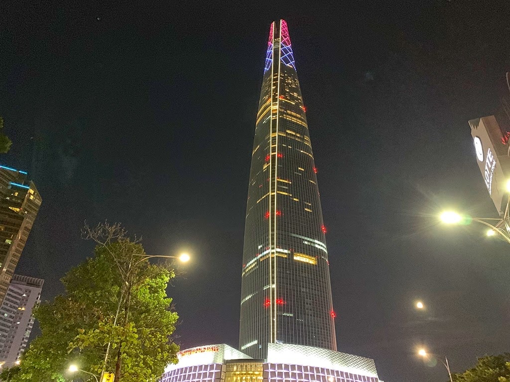 Lotte World Tower at night